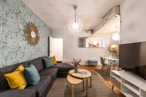 a living room with a couch and a table at BNBHolder Vintage & Deluxe LATINA in Madrid