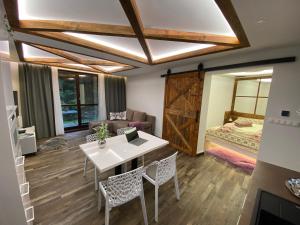 A bed or beds in a room at Matrix