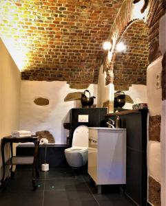 A kitchen or kitchenette at Luxus Apartment Colloseum in der Stadt