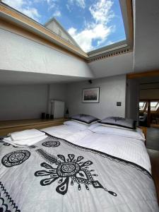 Posteľ alebo postele v izbe v ubytovaní Apartamenty pod Skosami