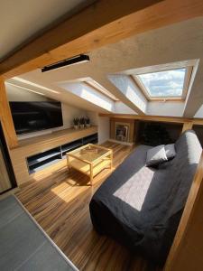 Posteľ alebo postele v izbe v ubytovaní Apartamenty pod Skosami