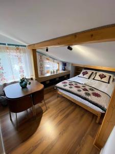 Posteľ alebo postele v izbe v ubytovaní Apartamenty pod Skosami