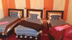Postel nebo postele na pokoji v ubytování Ammar Luxury Camp