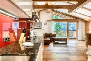 A kitchen or kitchenette at Dahoam-Apartments by A-Appartments