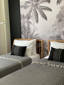 Luff Suites客房内的一张或多张床位