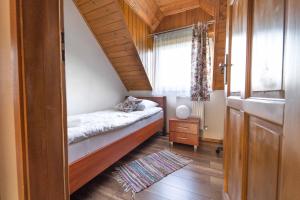 A bed or beds in a room at Agroturystyka "U Dyzia"