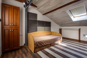 Кровать или кровати в номере Four bedrooms apartment in the heart of Lviv