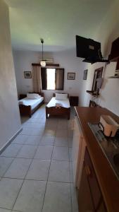 A bed or beds in a room at Meroi Studios Molos