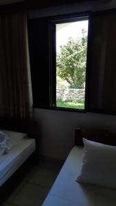A bed or beds in a room at Meroi Studios Molos