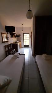 A bed or beds in a room at Meroi Studios Molos