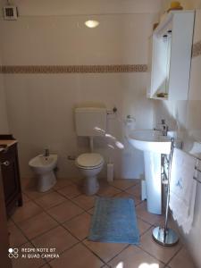 a bathroom with a toilet and a sink at La Rosa Selvatica in Ravarino