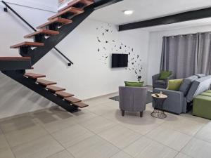 TV a/nebo společenská místnost v ubytování Wilgespruit Manor Flat