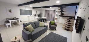 Posezení v ubytování Wilgespruit Manor Flat
