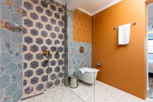 Koupelna v ubytování Payam Hotel