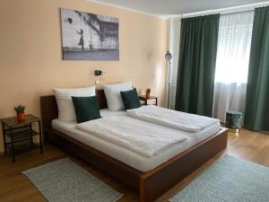 Postel nebo postele na pokoji v ubytování Hotel am Hafen
