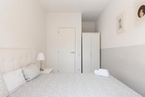 Posteľ alebo postele v izbe v ubytovaní Stay U-nique Apartments Urgell