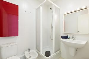 Kúpeľňa v ubytovaní Stay U-nique Apartments Urgell