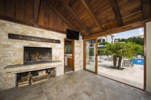 an outdoor living room with a fireplace and a patio at Villa Dvori Viškovi in Podstrana