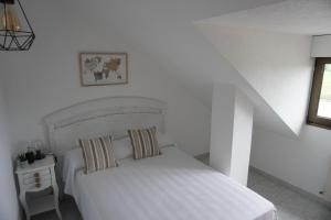 Łóżko lub łóżka w pokoju w obiekcie Hostal La Biela 43