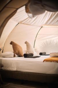 Postel nebo postele na pokoji v ubytování Uman Glamping & Cenote Tulum