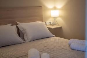 Posteľ alebo postele v izbe v ubytovaní El sueño de Zante City Center Apartments