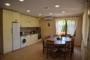 Kuchyň nebo kuchyňský kout v ubytování Guest House ERIDA
