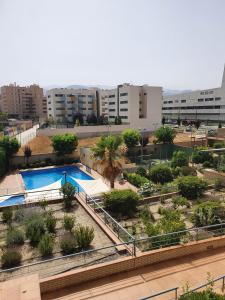 Bazén v ubytování Piso centro de Granada junto al metro nebo v jeho okolí
