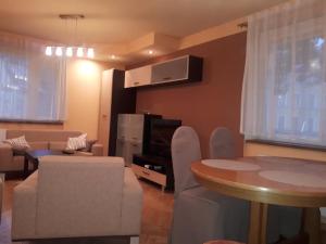 Posedenie v ubytovaní Apartament przy Parku + 5 fotografií
