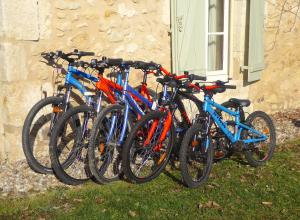 a group of bikes parked next to a building at The Garden Room in Villamblard