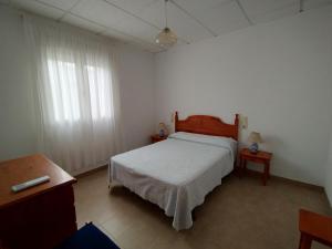 Postel nebo postele na pokoji v ubytování apartamento con aire acondicionado de tres dormitorios en el centro y junto a la playa
