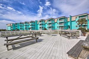 Gallery image of Chic Condo with Ocean Views and Pool - Walk to Beach! in Atlantic Beach