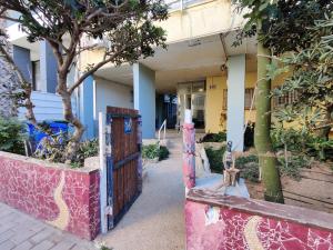 2BDR Holiday Home by Mezizim Beach and TLV Port!