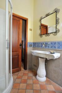 Ένα μπάνιο στο Albergo Diffuso Borgo Montemaggiore