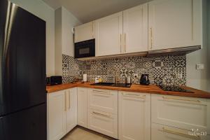 Kuchyňa alebo kuchynka v ubytovaní Apartament Silence Karpatia Resort Nefryt
