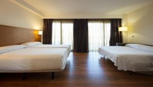 Postel nebo postele na pokoji v ubytování Hotel Thalasso Cantabrico Las Sirenas 4 Superior
