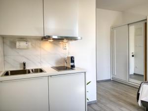 Kuchyň nebo kuchyňský kout v ubytování SmartMini Apartments