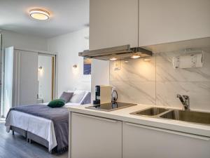 Kuchyň nebo kuchyňský kout v ubytování SmartMini Apartments