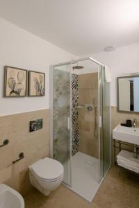 Koupelna v ubytování IBLA ROOMS + 37 fotografií