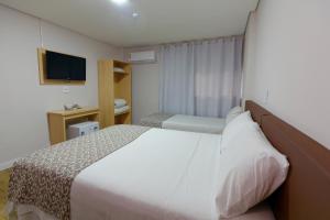 Postel nebo postele na pokoji v ubytování Fênix Hotel Bom Retiro
