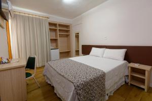 Postel nebo postele na pokoji v ubytování Fênix Hotel Bom Retiro