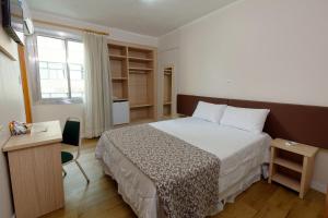 Postel nebo postele na pokoji v ubytování Fênix Hotel Bom Retiro
