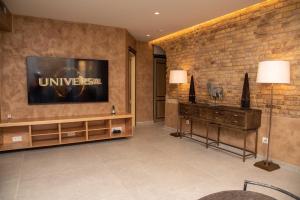 โทรทัศน์และ/หรือระบบความบันเทิงของ Sopra Mura Luxury Town House