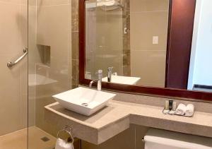 Hotel Biltmore tesisinde bir banyo