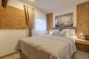 Postel nebo postele na pokoji v ubytování Villa ZORA, Starigrad Paklenica, Seline