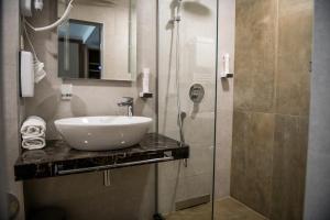 Koupelna v ubytování Arletti Hotel