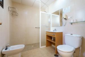 Kúpeľňa v ubytovaní Hostal Costabella powered by Faro Homes