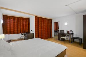 Neuchâtel City Hôtel 객실 침대