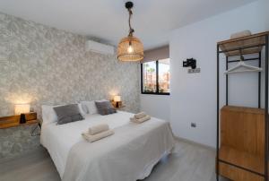 Postel nebo postele na pokoji v ubytování Sur Suites Palmeras