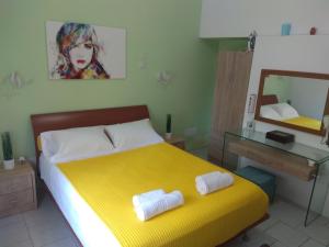 A bed or beds in a room at KIKI APARTMENT