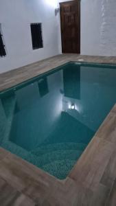 A piscina localizada em Casa El Villa ou nos arredores